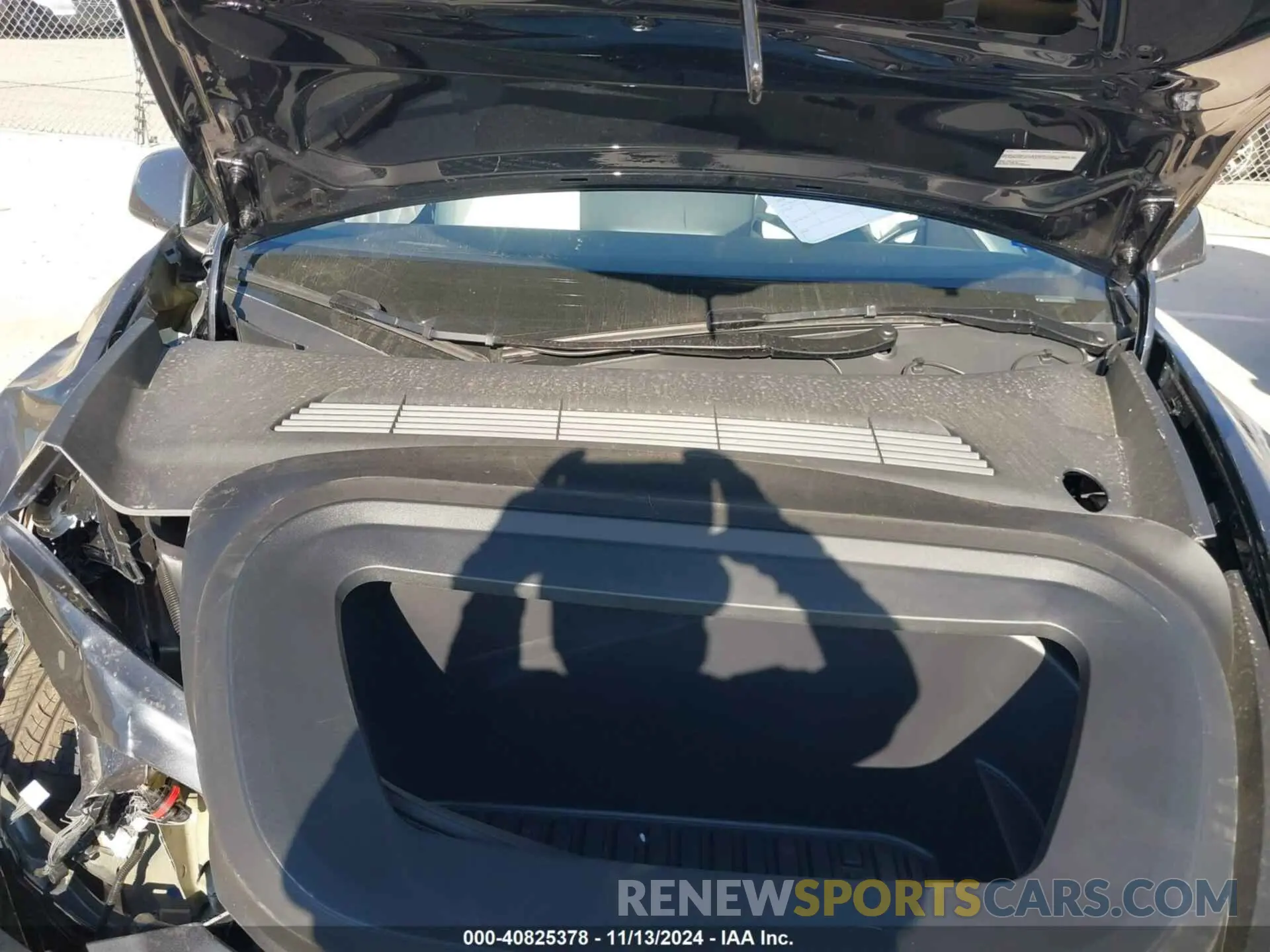 10 Photograph of a damaged car 7SAYGDEE3RA321734 TESLA MODEL Y 2024