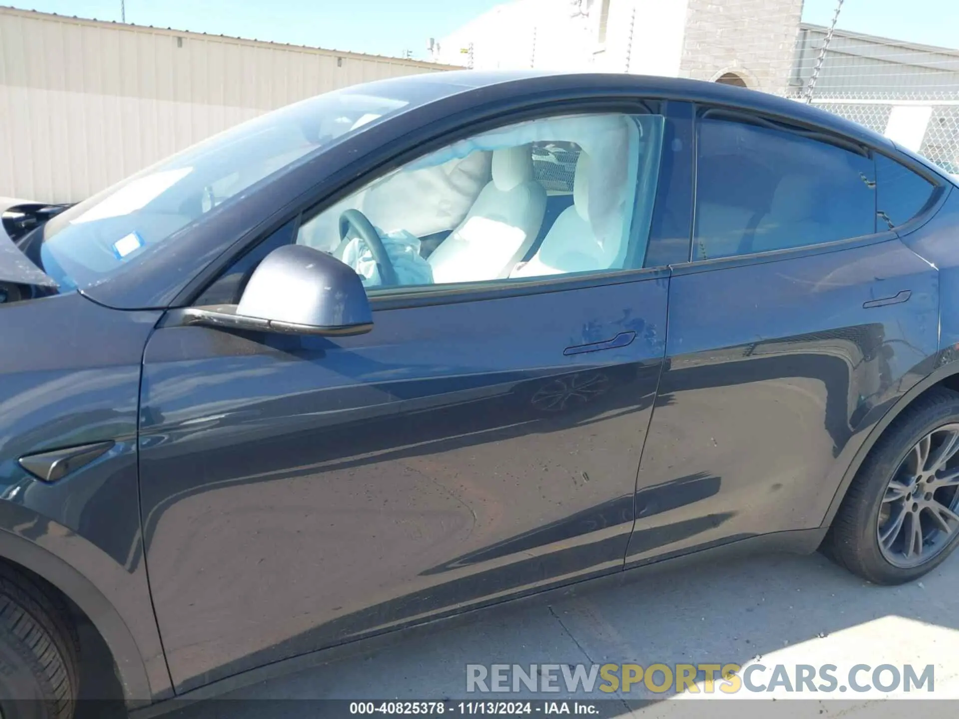14 Photograph of a damaged car 7SAYGDEE3RA321734 TESLA MODEL Y 2024