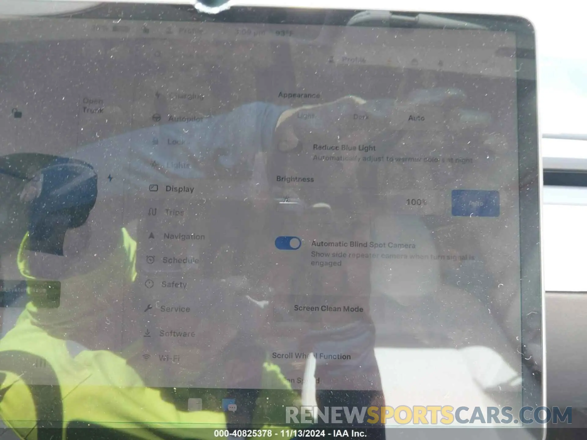 18 Photograph of a damaged car 7SAYGDEE3RA321734 TESLA MODEL Y 2024