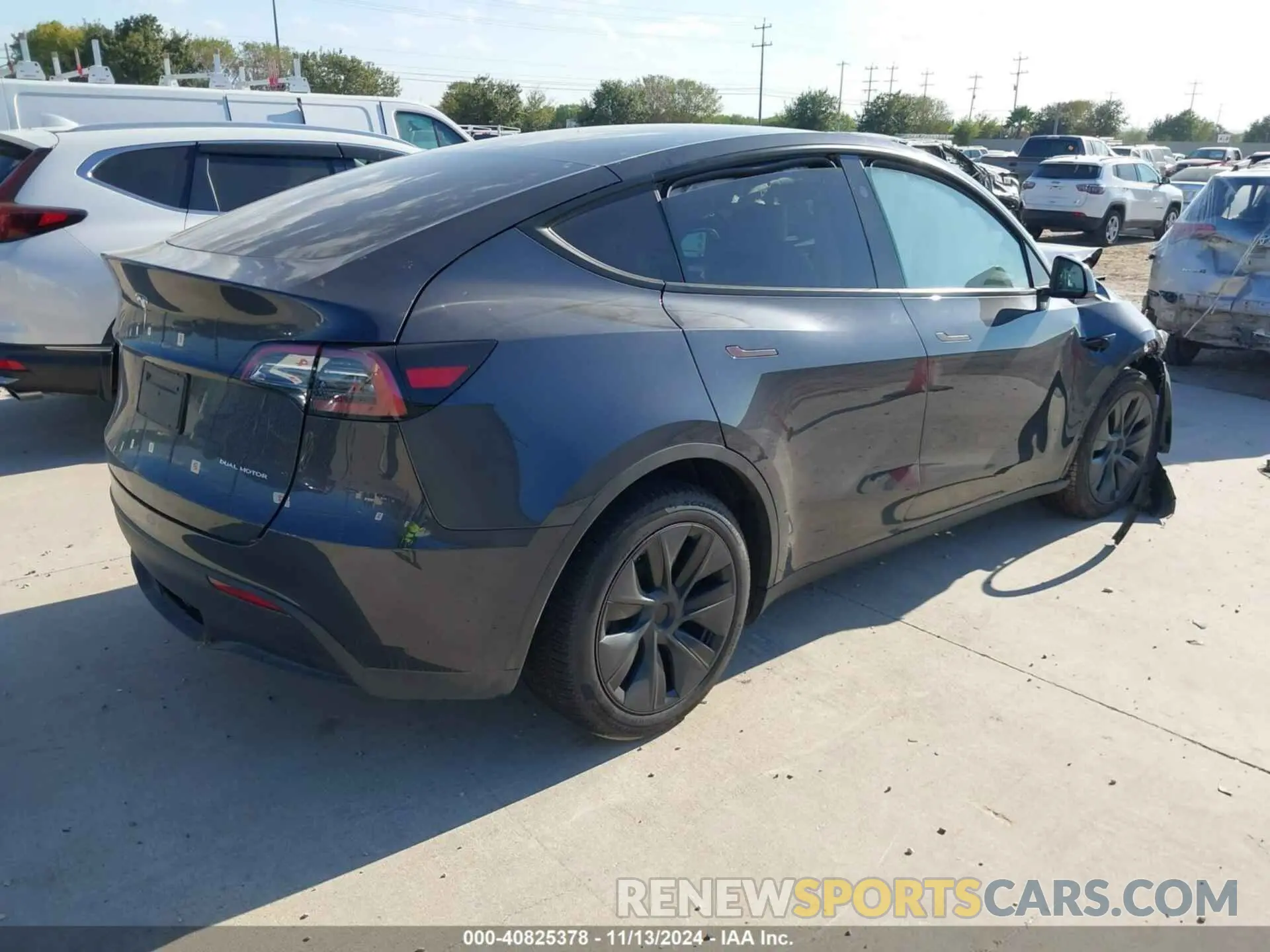4 Photograph of a damaged car 7SAYGDEE3RA321734 TESLA MODEL Y 2024