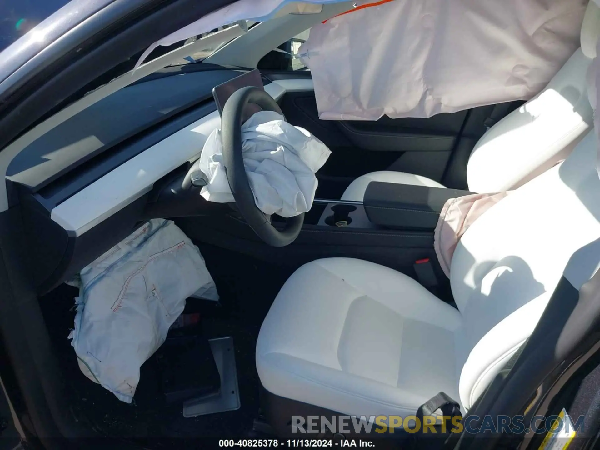 5 Photograph of a damaged car 7SAYGDEE3RA321734 TESLA MODEL Y 2024