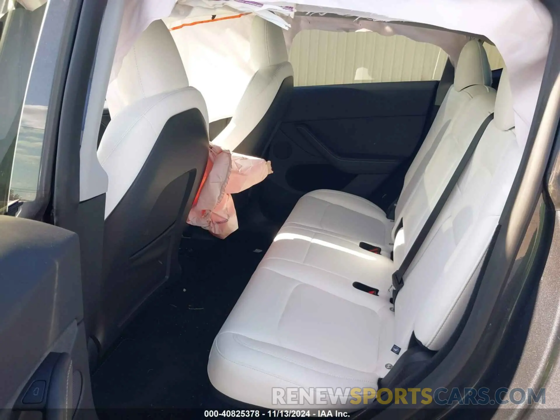 8 Photograph of a damaged car 7SAYGDEE3RA321734 TESLA MODEL Y 2024