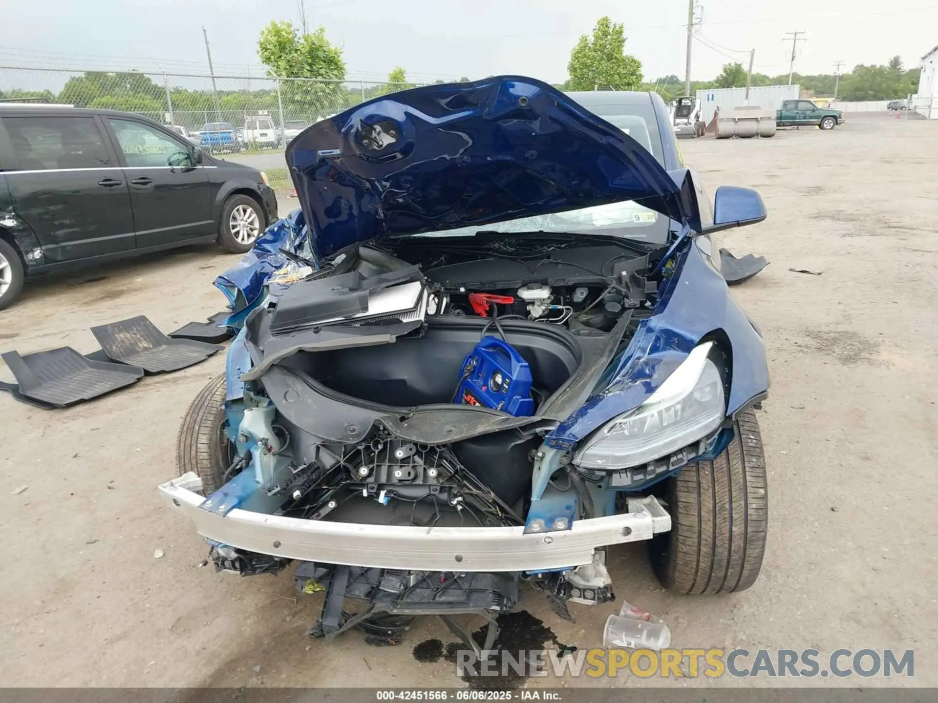 12 Photograph of a damaged car 7SAYGDEE3RA324648 TESLA MODEL Y 2024