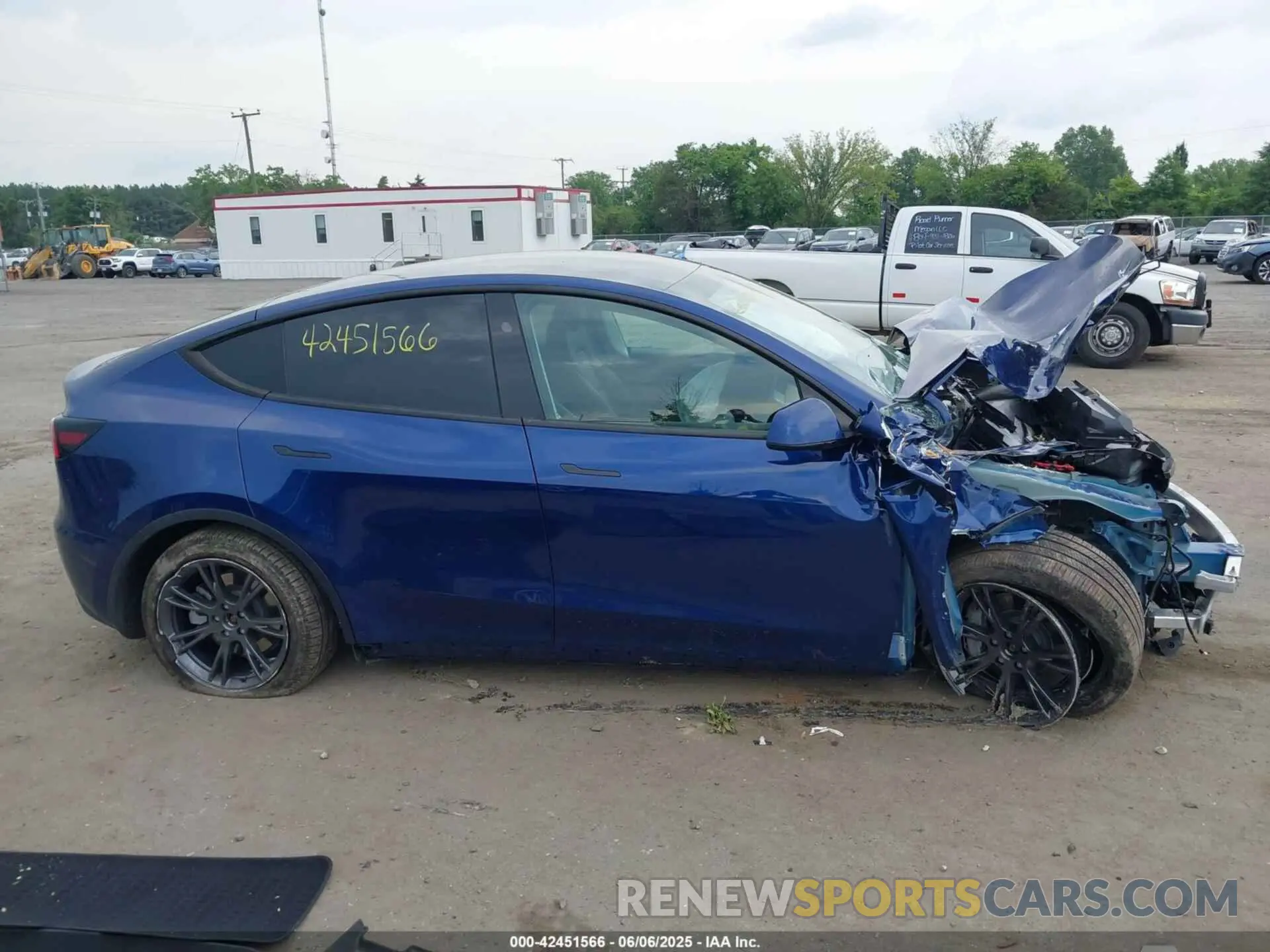 13 Photograph of a damaged car 7SAYGDEE3RA324648 TESLA MODEL Y 2024