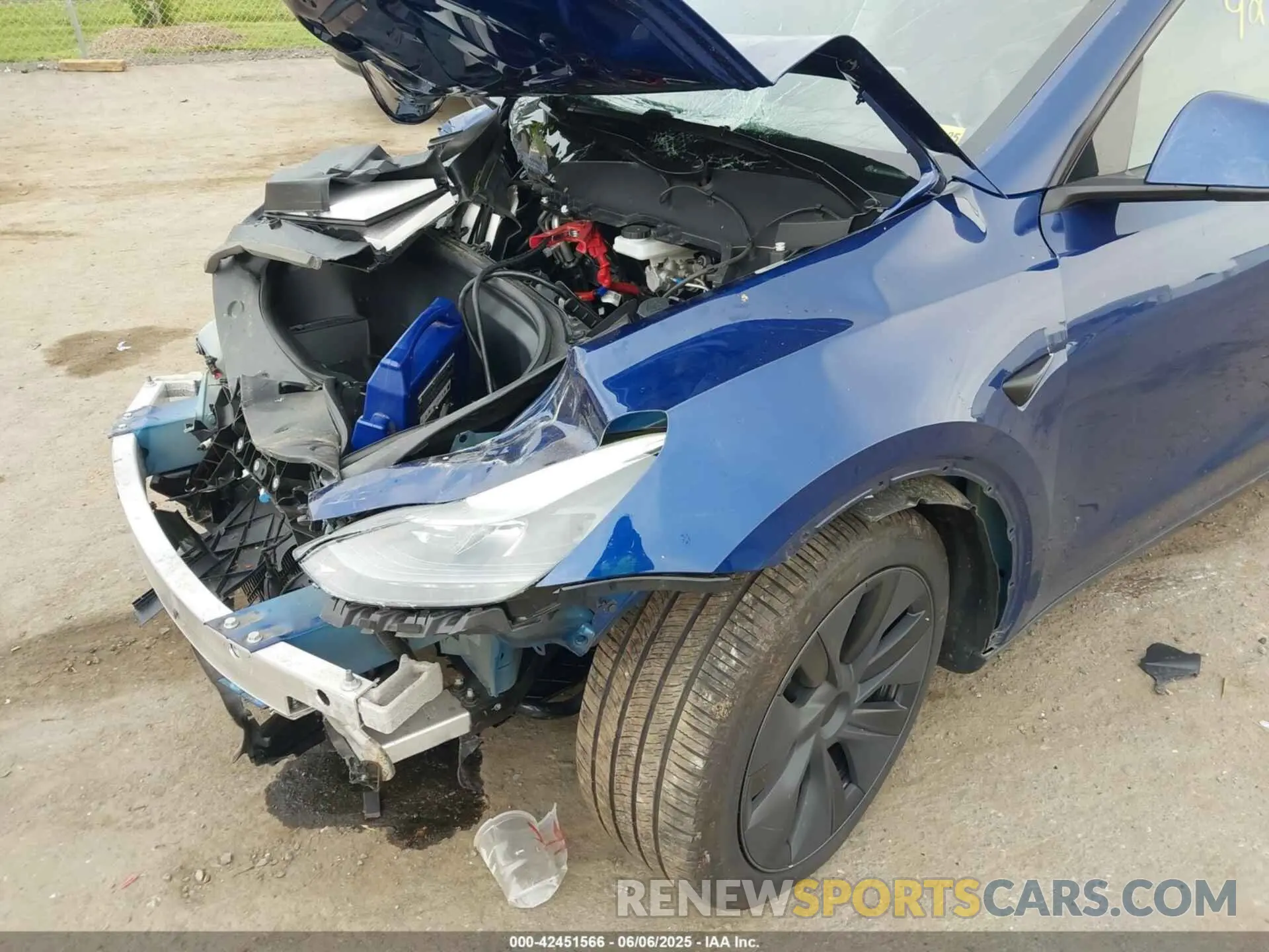 6 Photograph of a damaged car 7SAYGDEE3RA324648 TESLA MODEL Y 2024