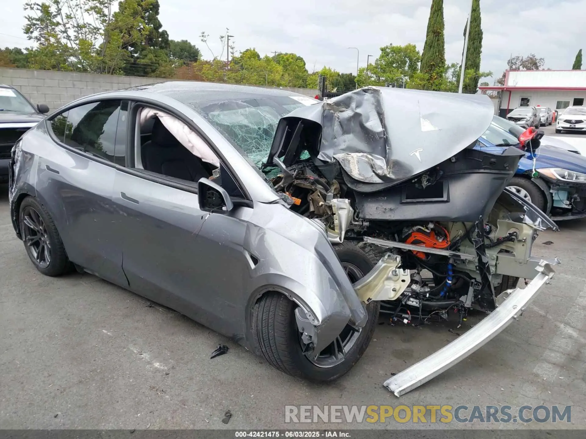 1 Photograph of a damaged car 7SAYGDEE3RA324990 TESLA MODEL Y 2024