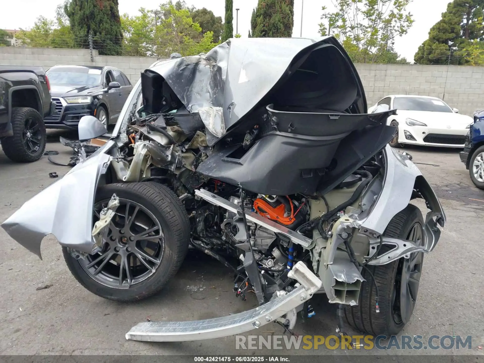 11 Photograph of a damaged car 7SAYGDEE3RA324990 TESLA MODEL Y 2024