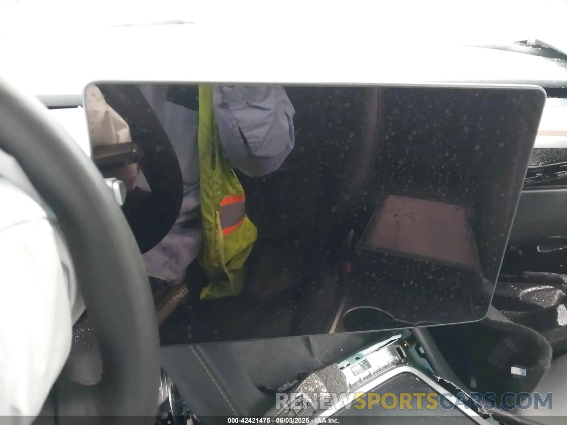 14 Photograph of a damaged car 7SAYGDEE3RA324990 TESLA MODEL Y 2024