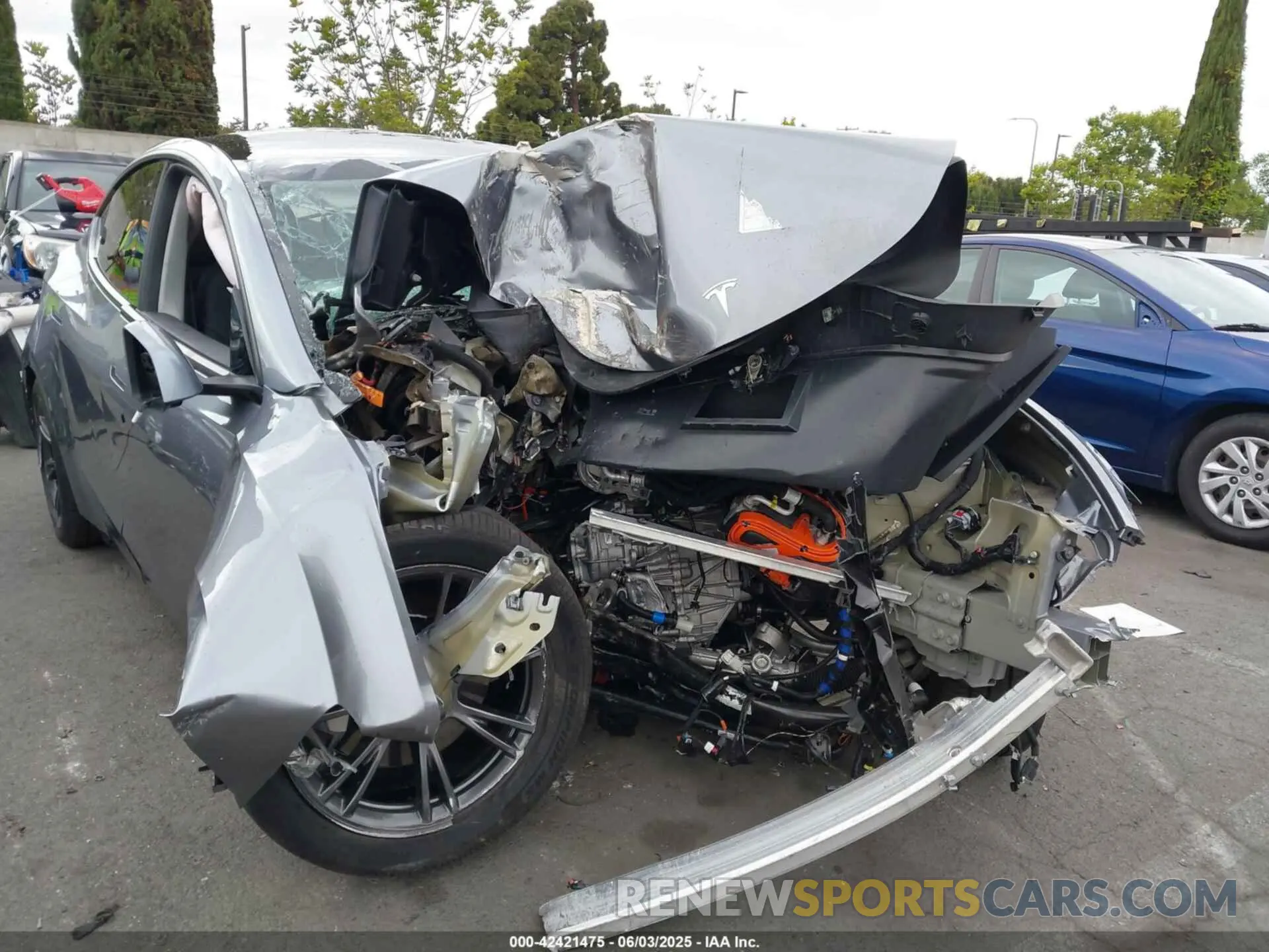 6 Photograph of a damaged car 7SAYGDEE3RA324990 TESLA MODEL Y 2024