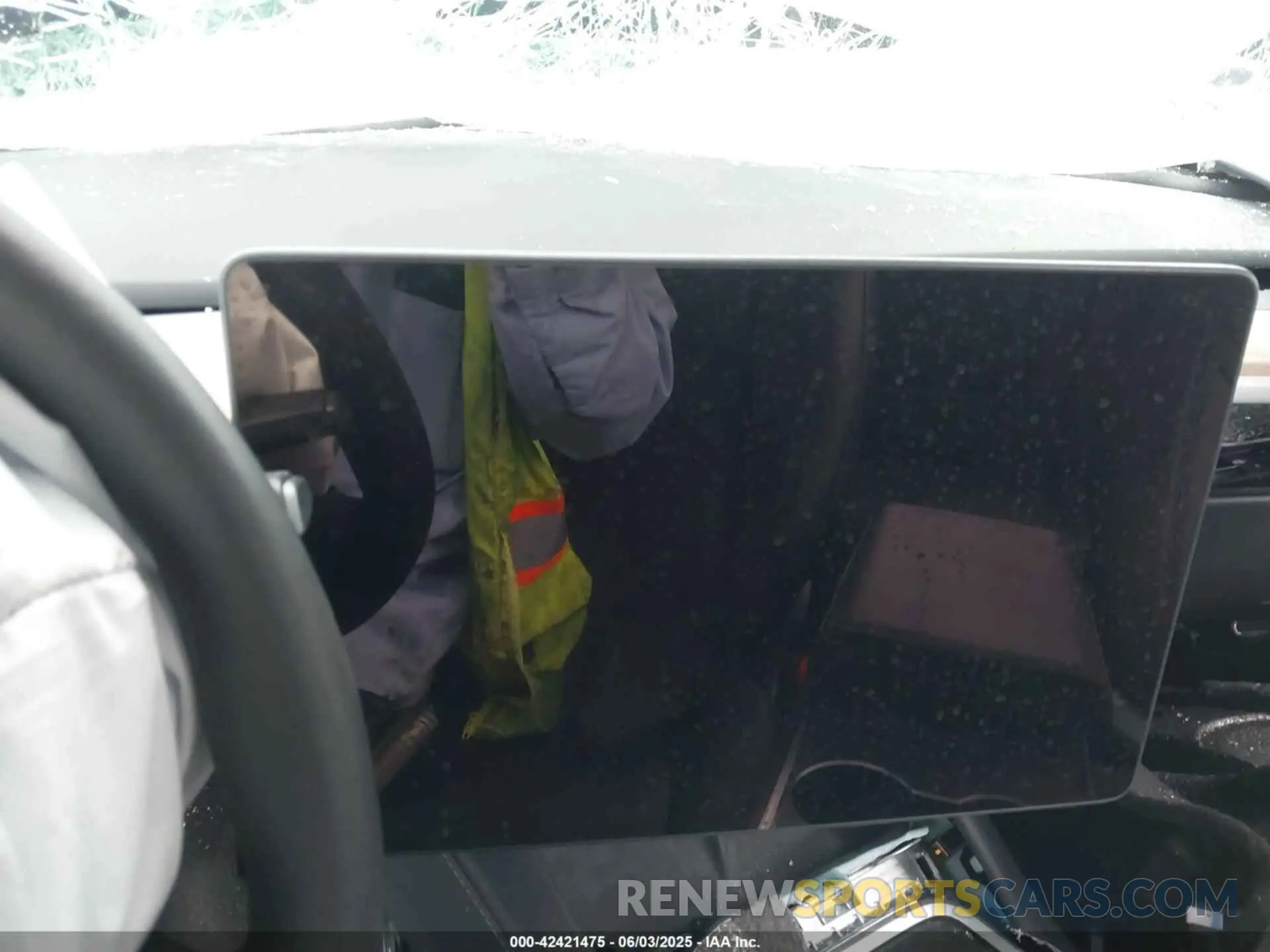 7 Photograph of a damaged car 7SAYGDEE3RA324990 TESLA MODEL Y 2024