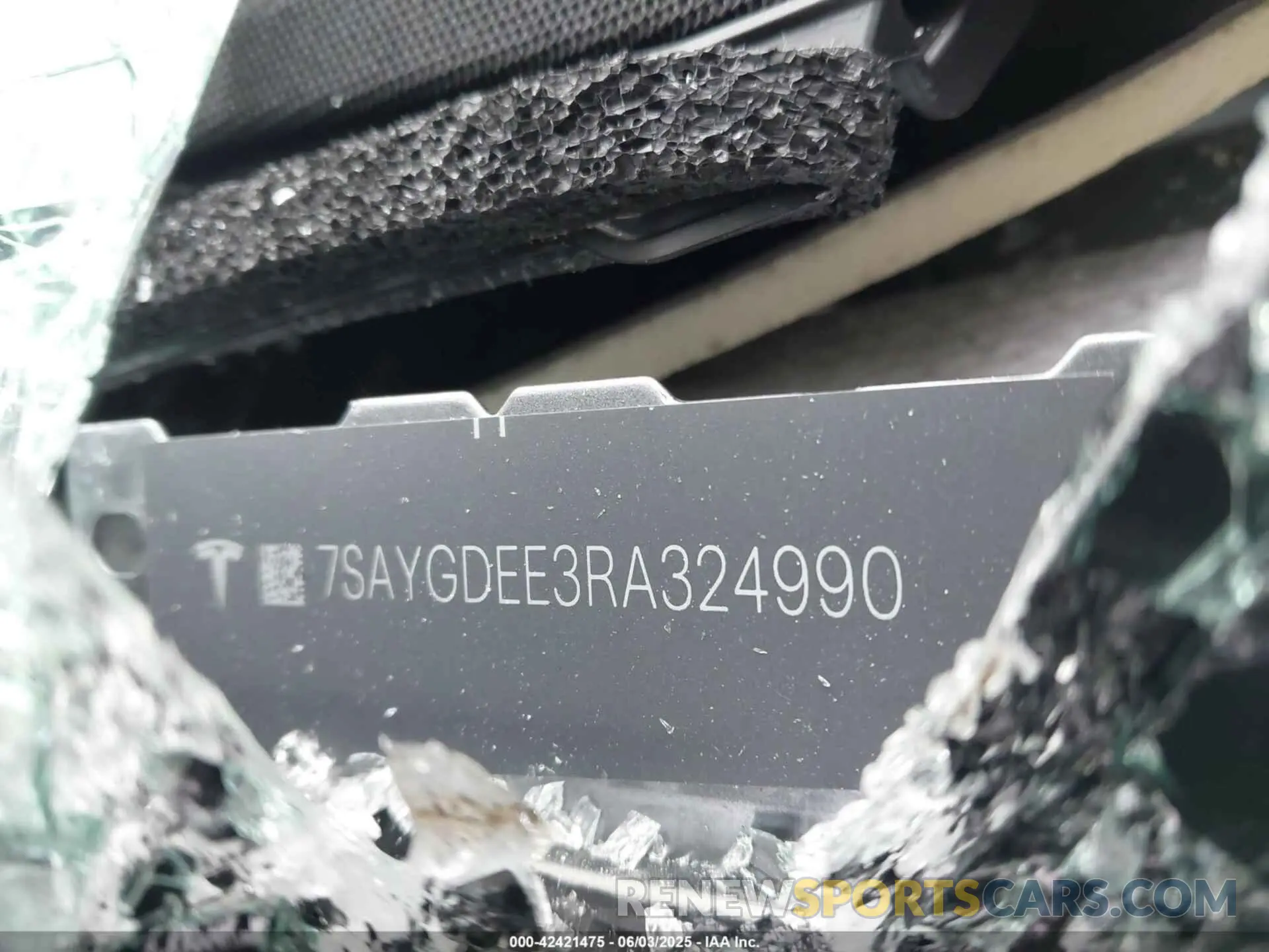 9 Photograph of a damaged car 7SAYGDEE3RA324990 TESLA MODEL Y 2024