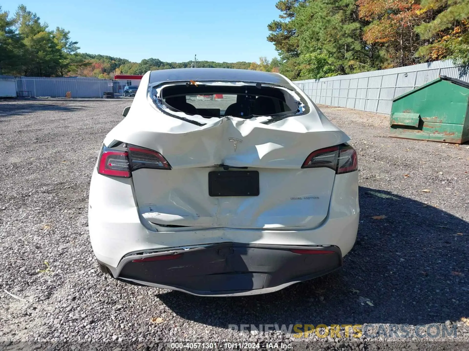 16 Photograph of a damaged car 7SAYGDEE3RF007794 TESLA MODEL Y 2024