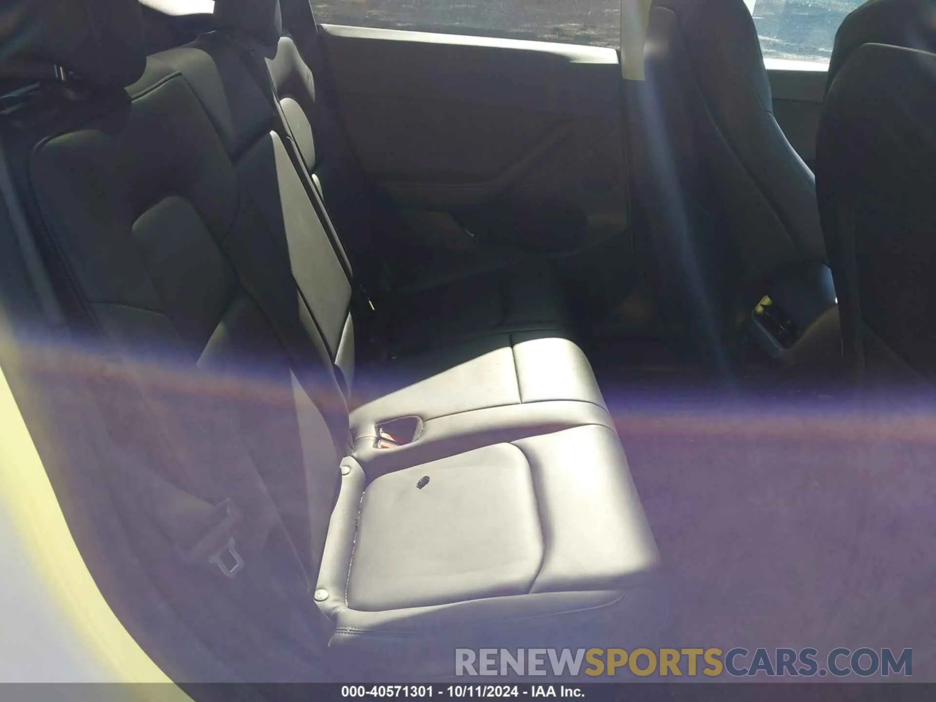 8 Photograph of a damaged car 7SAYGDEE3RF007794 TESLA MODEL Y 2024