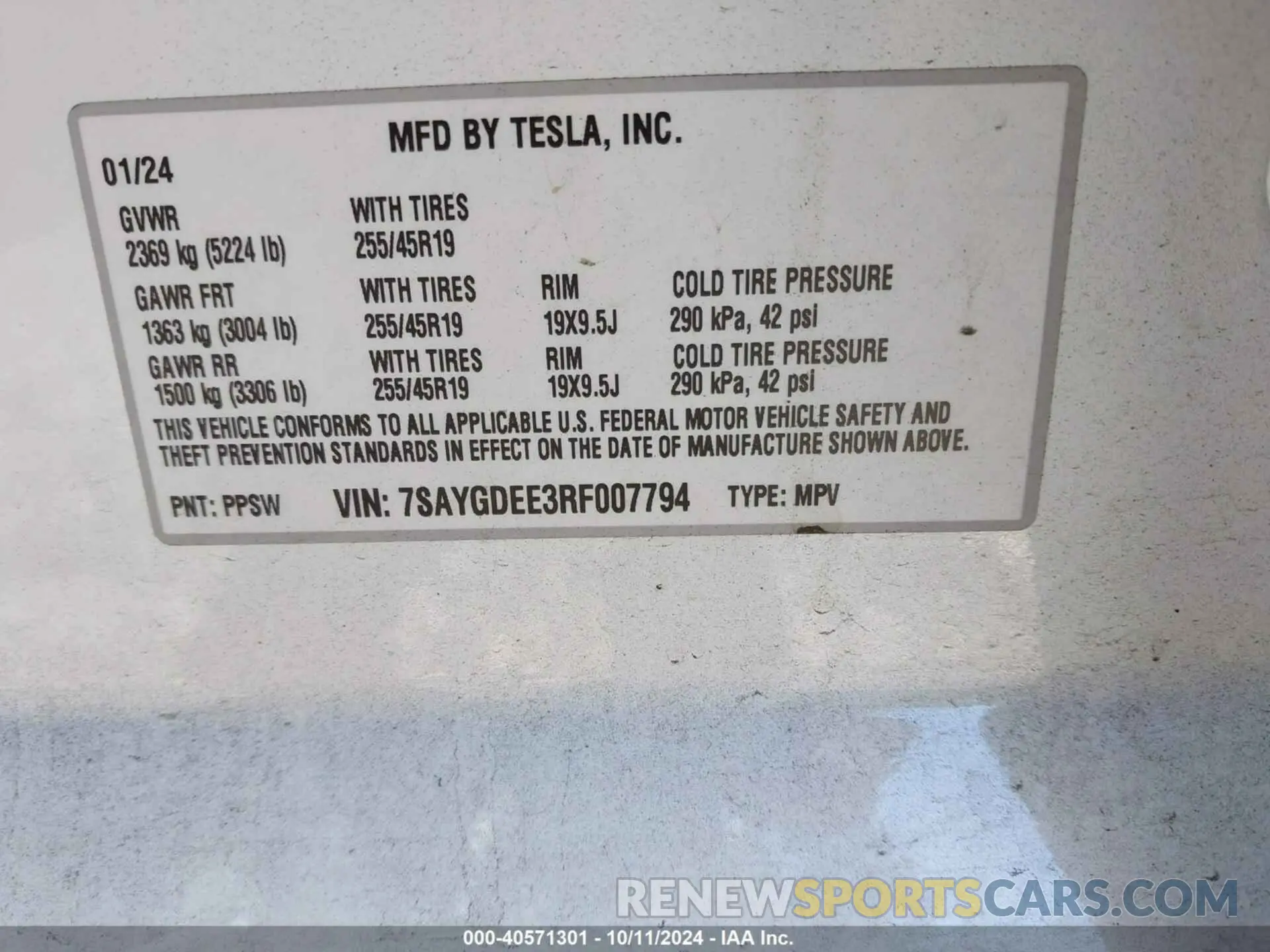 9 Photograph of a damaged car 7SAYGDEE3RF007794 TESLA MODEL Y 2024