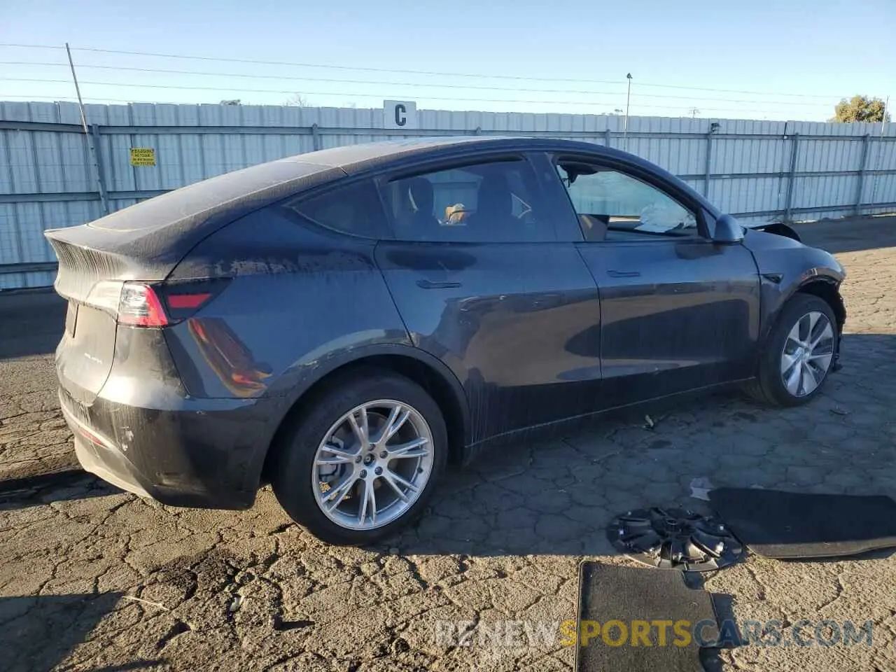 3 Photograph of a damaged car 7SAYGDEE3RF008119 TESLA MODEL Y 2024