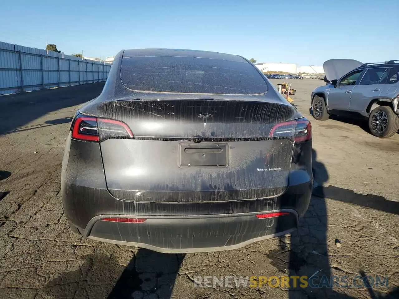 6 Photograph of a damaged car 7SAYGDEE3RF008119 TESLA MODEL Y 2024