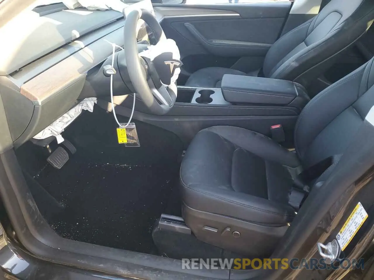 7 Photograph of a damaged car 7SAYGDEE3RF008119 TESLA MODEL Y 2024