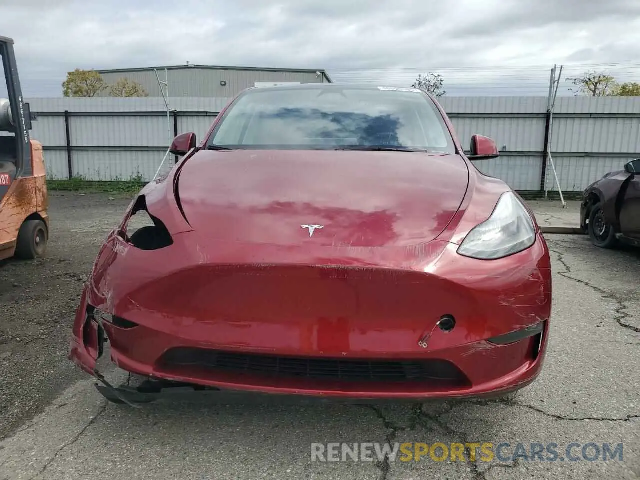 5 Photograph of a damaged car 7SAYGDEE3RF046322 TESLA MODEL Y 2024