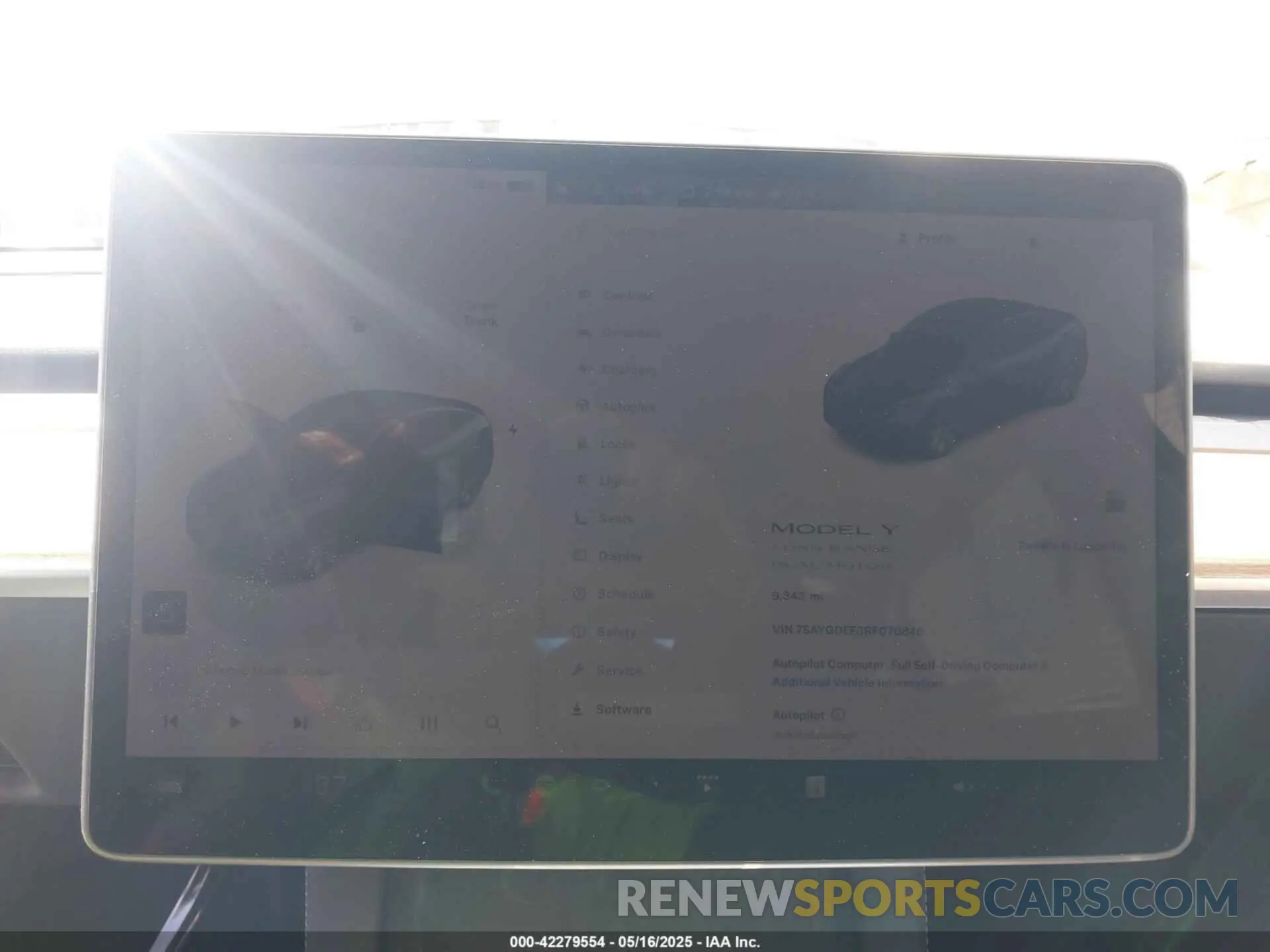 18 Photograph of a damaged car 7SAYGDEE3RF070846 TESLA MODEL Y 2024