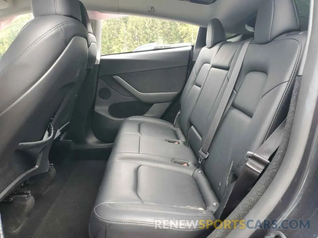 11 Photograph of a damaged car 7SAYGDEE3RF072919 TESLA MODEL Y 2024