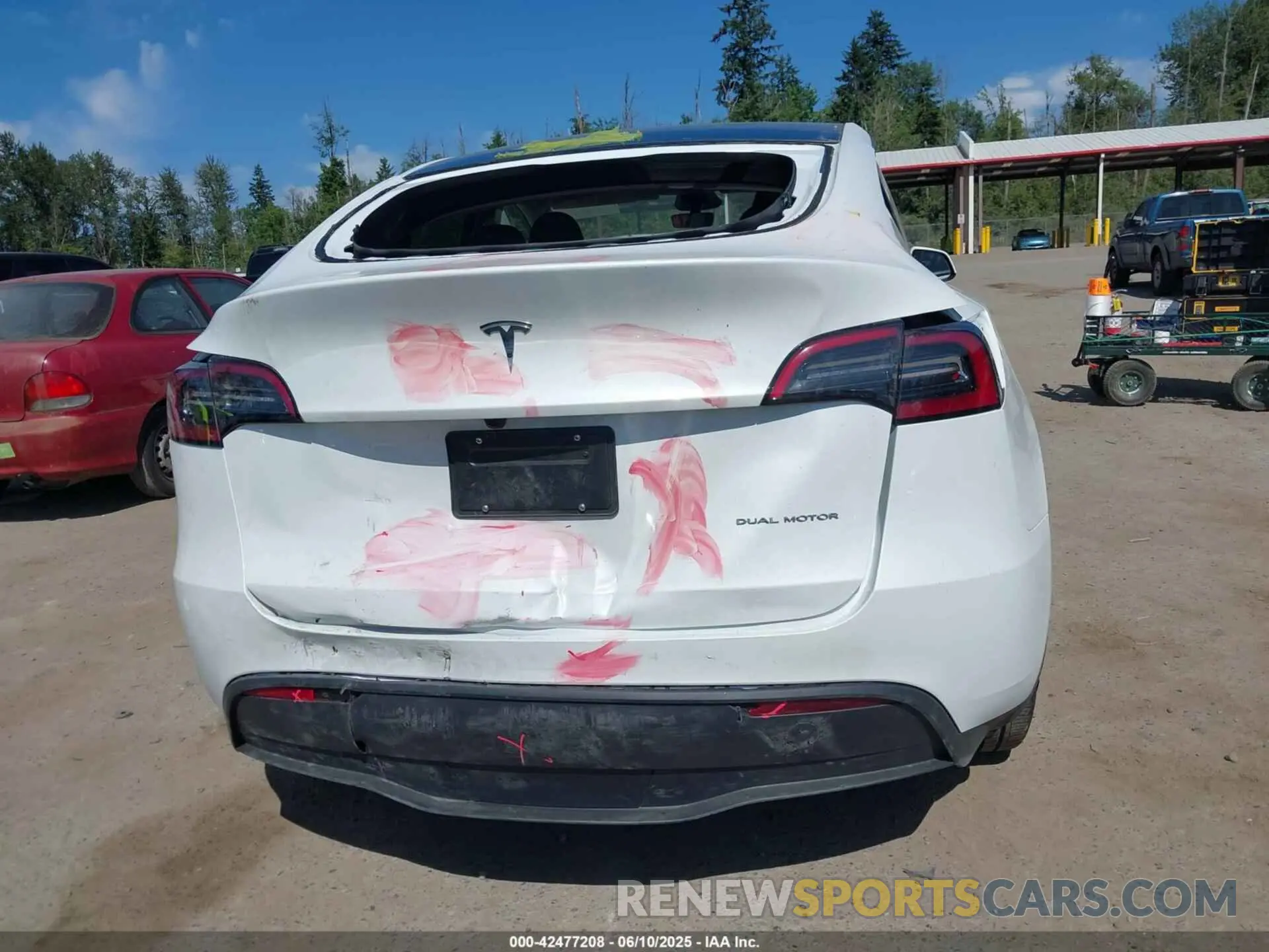 16 Photograph of a damaged car 7SAYGDEE3RF166962 TESLA MODEL Y 2024