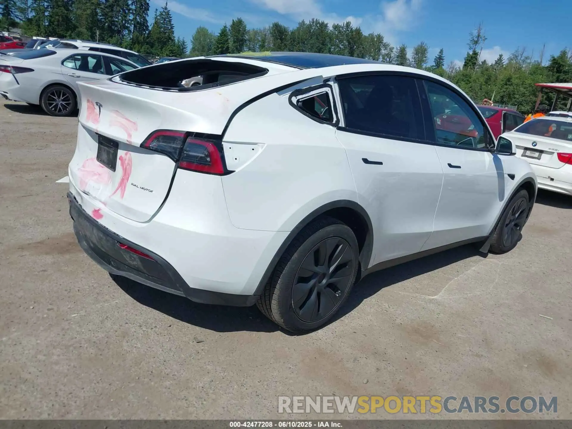 4 Photograph of a damaged car 7SAYGDEE3RF166962 TESLA MODEL Y 2024