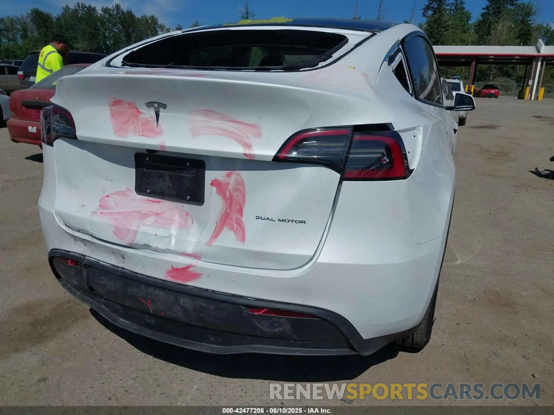 6 Photograph of a damaged car 7SAYGDEE3RF166962 TESLA MODEL Y 2024