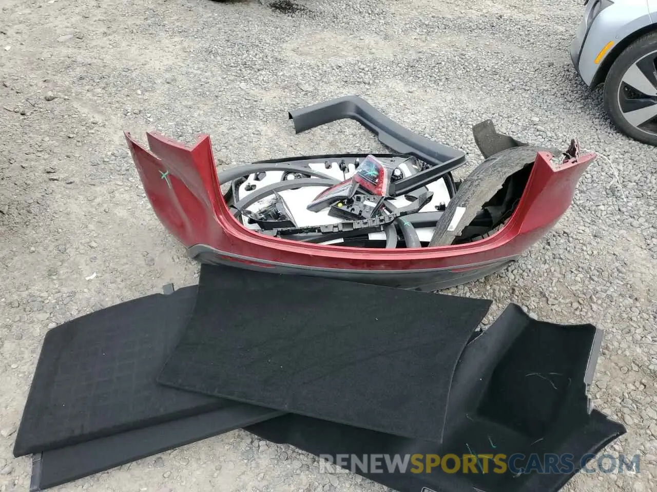 12 Photograph of a damaged car 7SAYGDEE3RF196043 TESLA MODEL Y 2024
