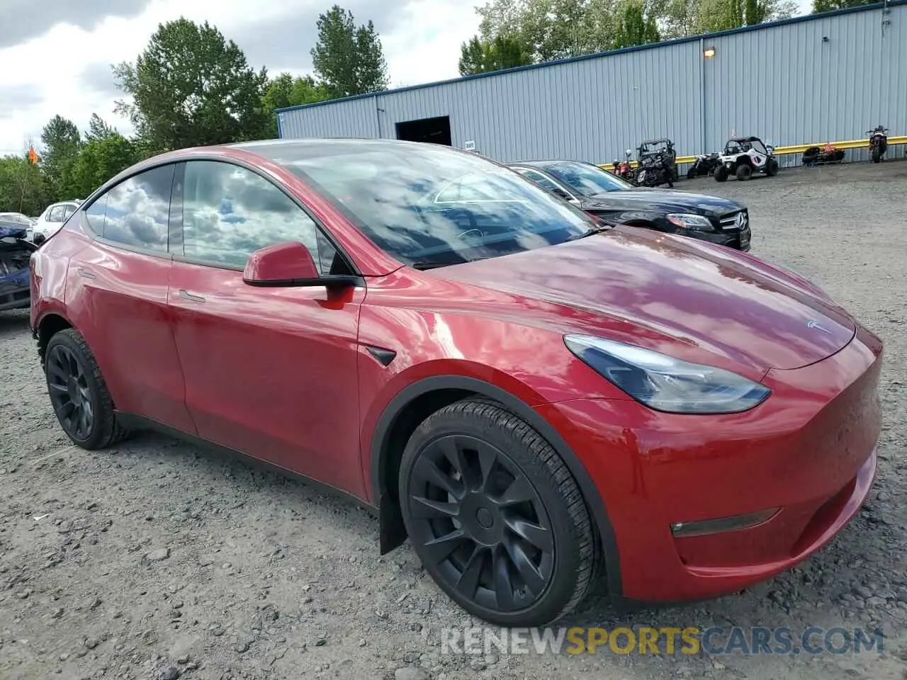 4 Photograph of a damaged car 7SAYGDEE3RF196043 TESLA MODEL Y 2024