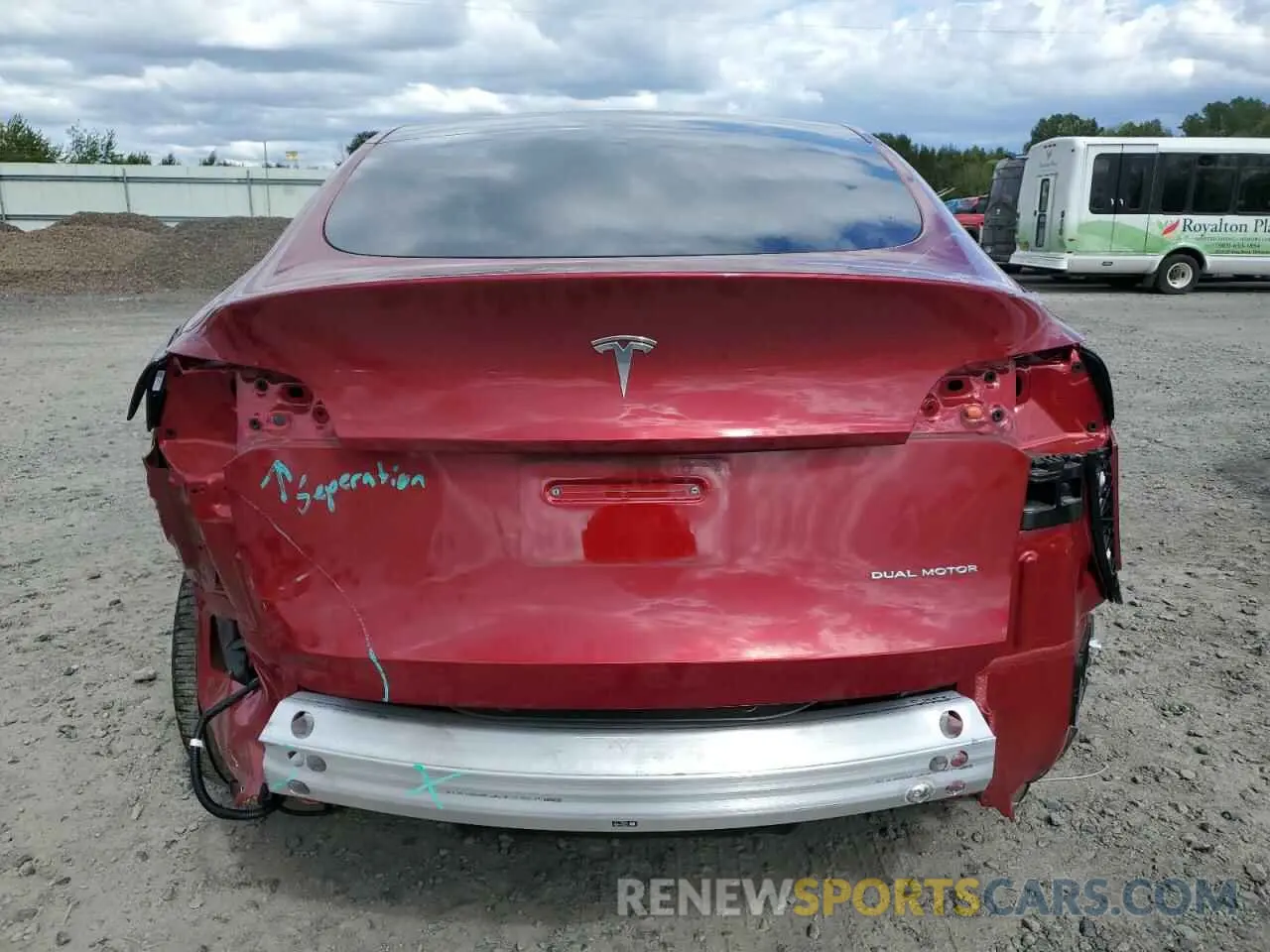 6 Photograph of a damaged car 7SAYGDEE3RF196043 TESLA MODEL Y 2024
