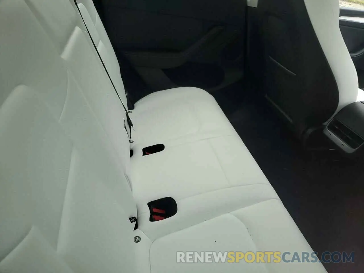 10 Photograph of a damaged car 7SAYGDEE3RF205470 TESLA MODEL Y 2024