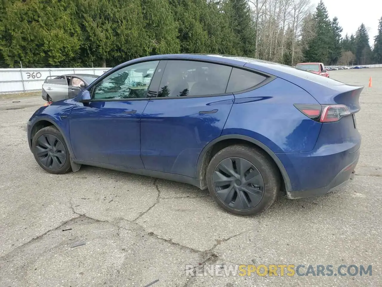 2 Photograph of a damaged car 7SAYGDEE3RF205470 TESLA MODEL Y 2024