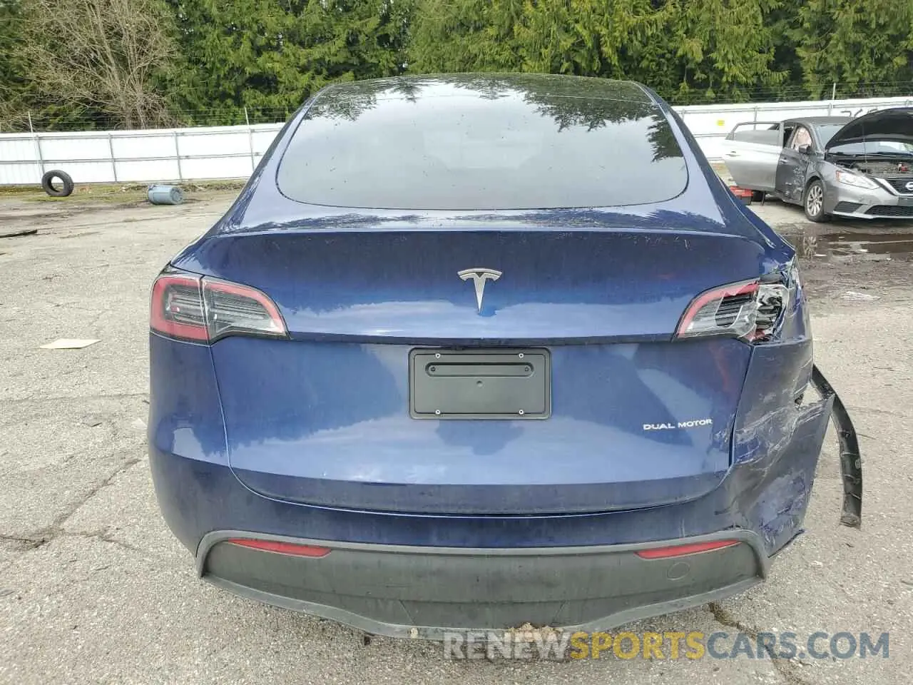 6 Photograph of a damaged car 7SAYGDEE3RF205470 TESLA MODEL Y 2024