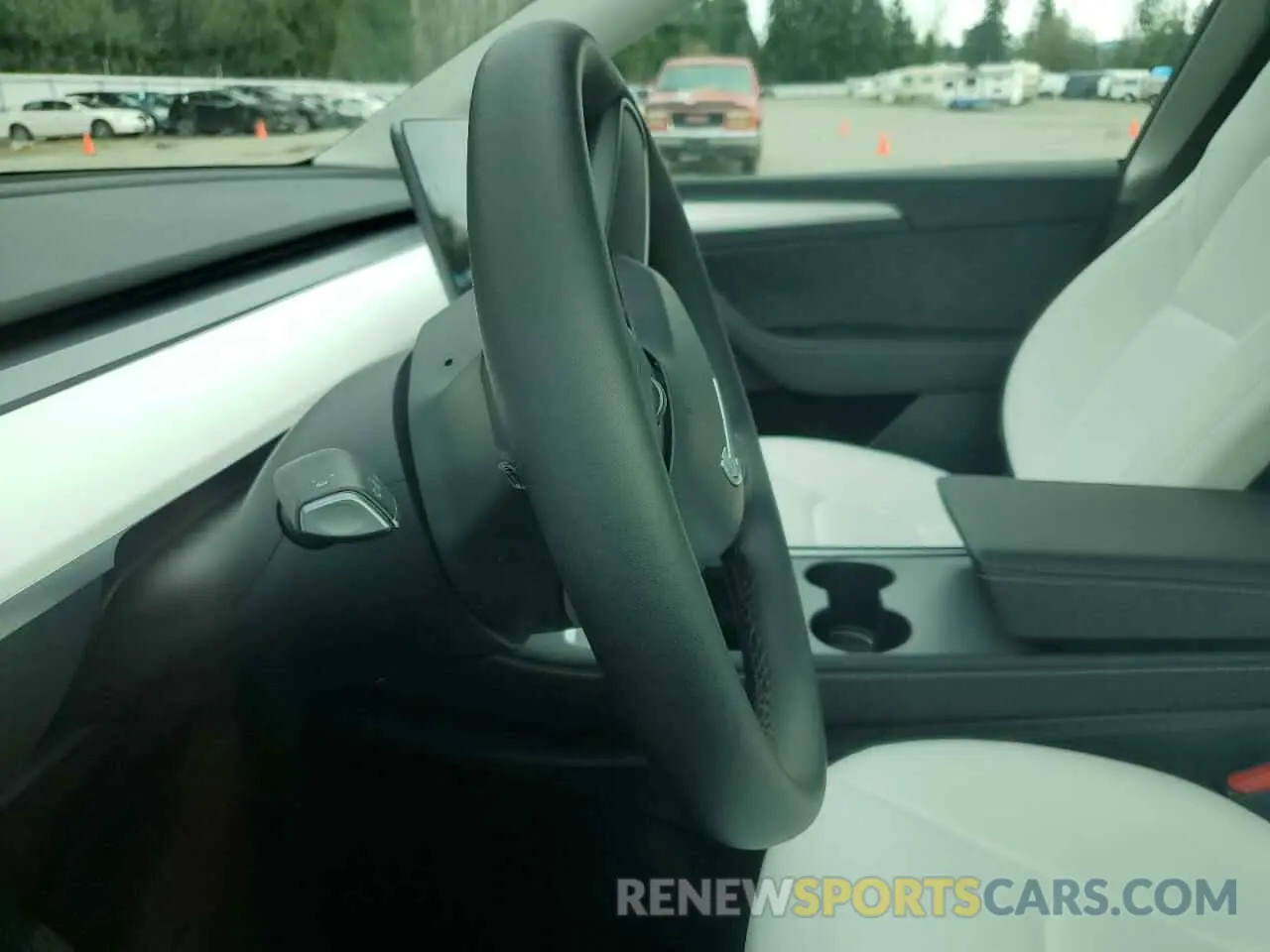 7 Photograph of a damaged car 7SAYGDEE3RF205470 TESLA MODEL Y 2024