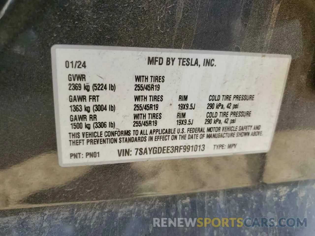 13 Photograph of a damaged car 7SAYGDEE3RF991013 TESLA MODEL Y 2024
