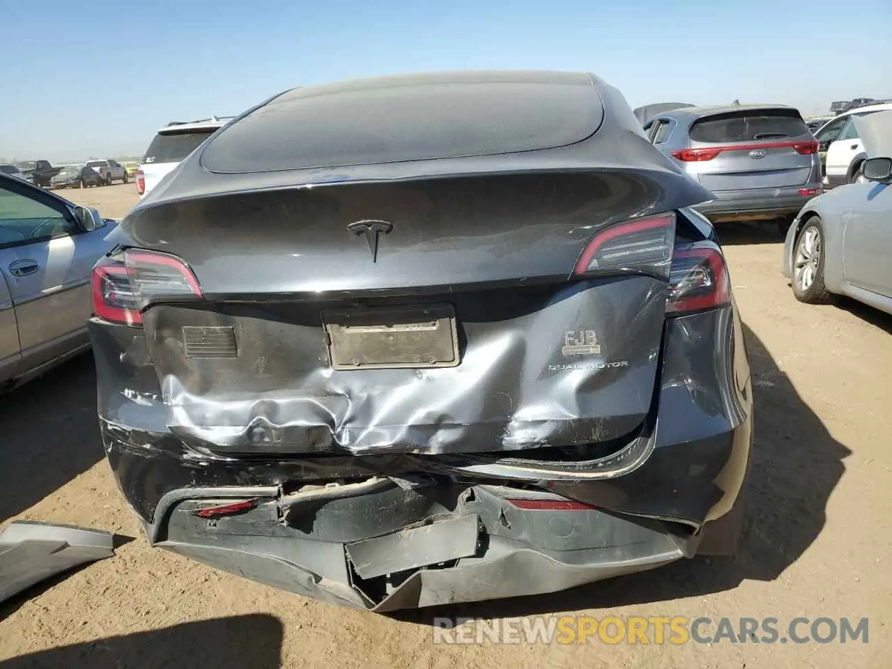 6 Photograph of a damaged car 7SAYGDEE3RF991013 TESLA MODEL Y 2024