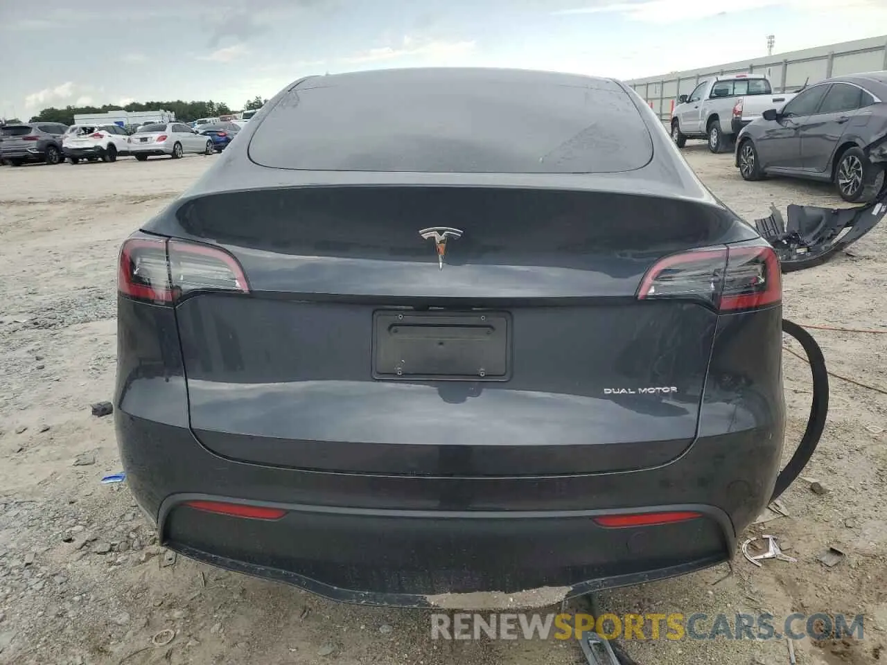 6 Photograph of a damaged car 7SAYGDEE3RF993215 TESLA MODEL Y 2024