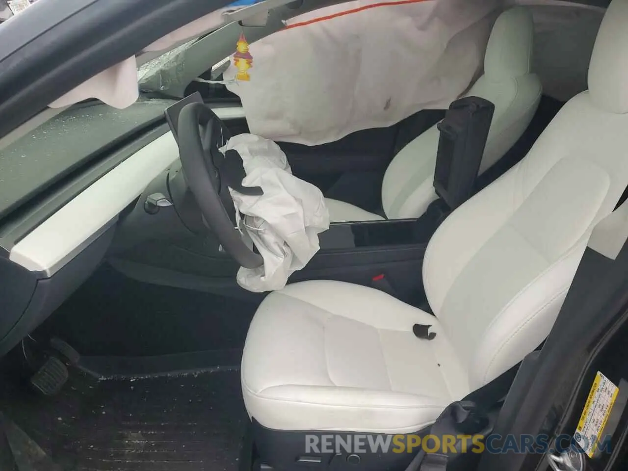 7 Photograph of a damaged car 7SAYGDEE3RF993215 TESLA MODEL Y 2024