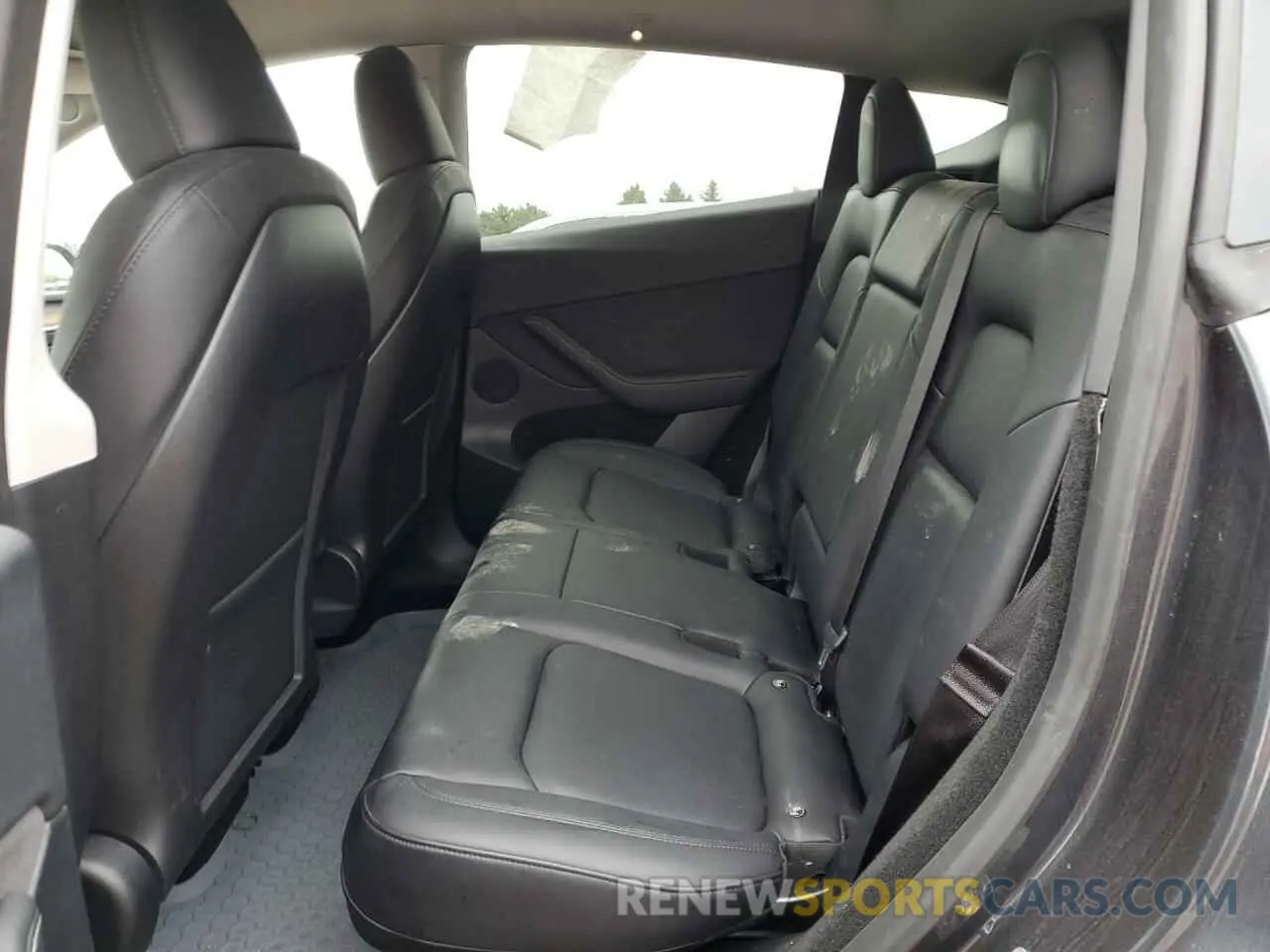 10 Photograph of a damaged car 7SAYGDEE3RF994655 TESLA MODEL Y 2024