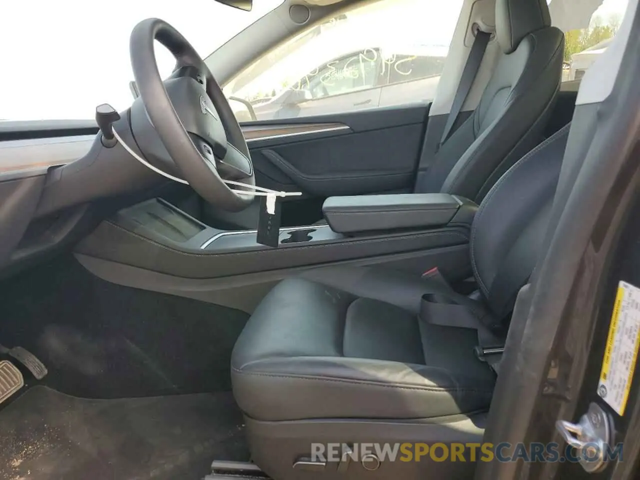 7 Photograph of a damaged car 7SAYGDEE3RF994655 TESLA MODEL Y 2024