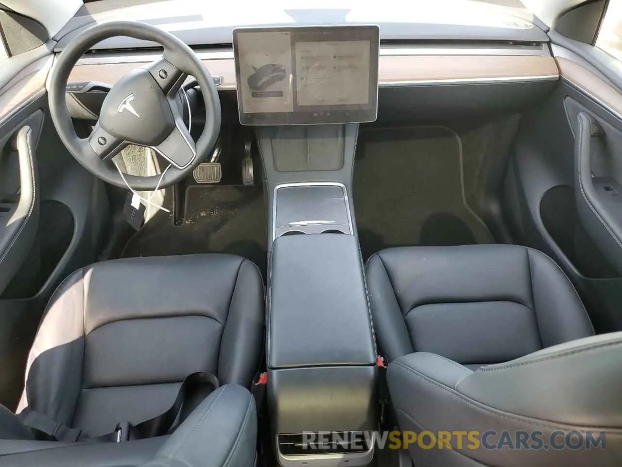 8 Photograph of a damaged car 7SAYGDEE3RF994655 TESLA MODEL Y 2024