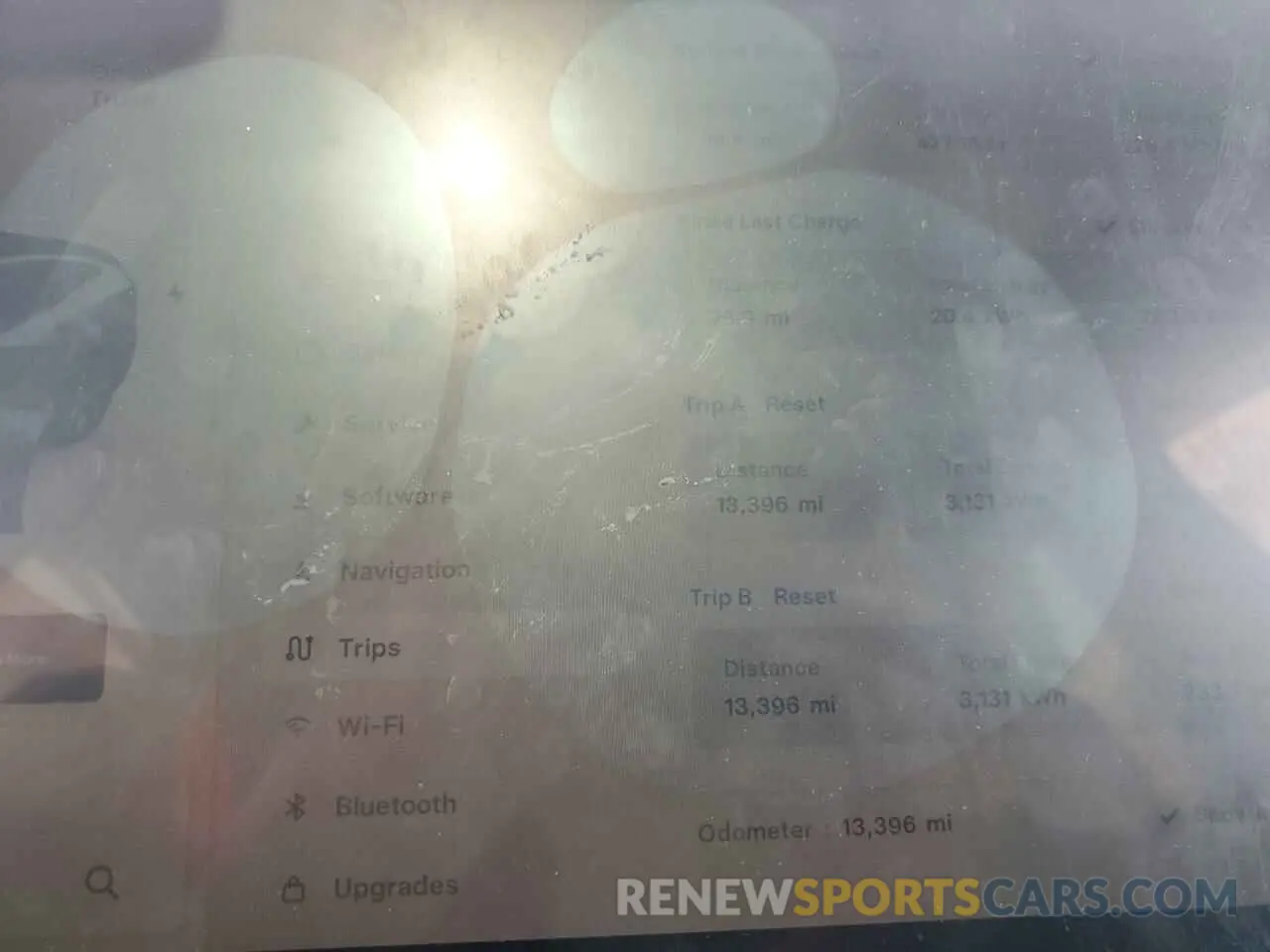 9 Photograph of a damaged car 7SAYGDEE3RF994655 TESLA MODEL Y 2024