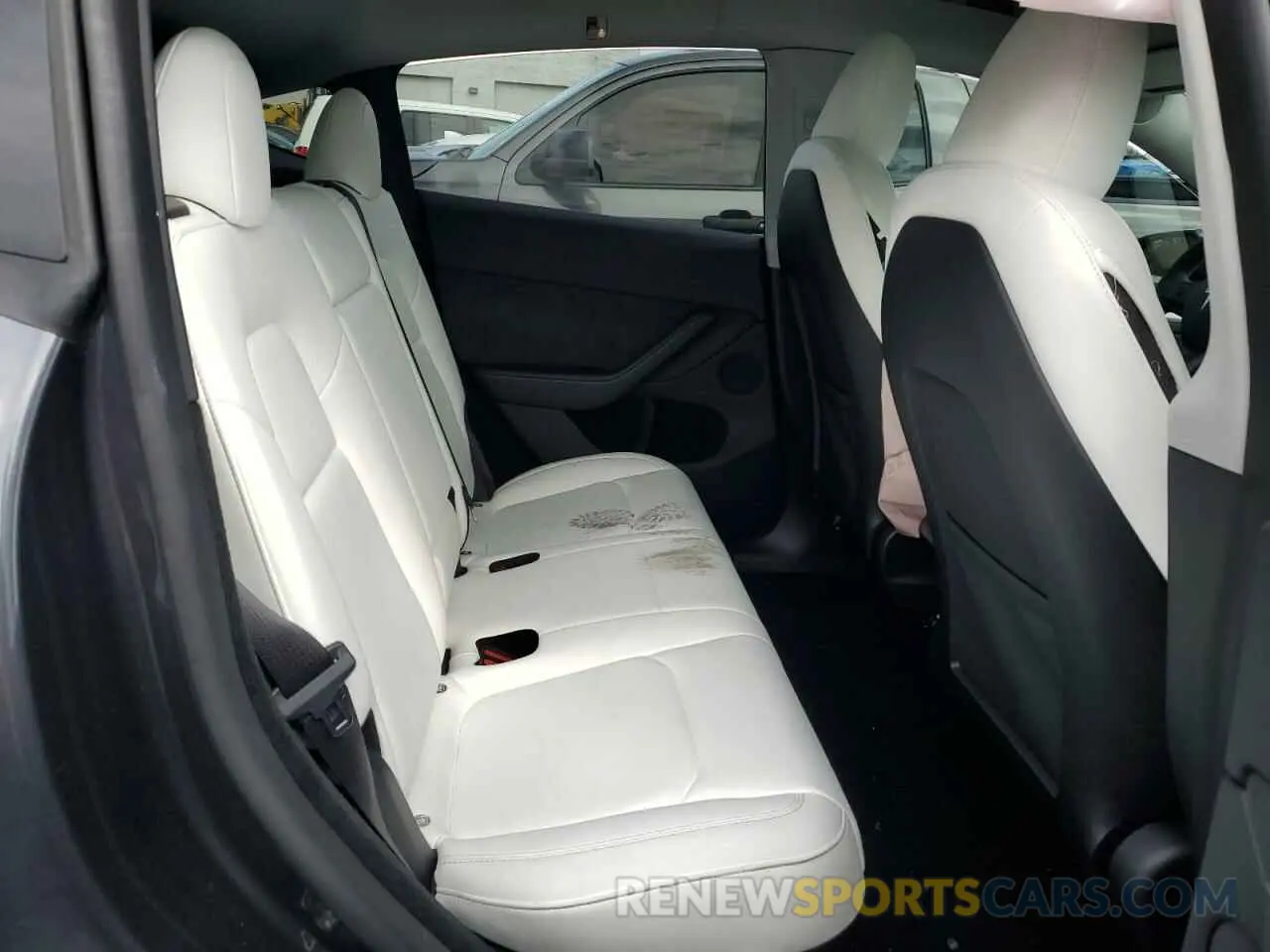 10 Photograph of a damaged car 7SAYGDEE4RA218435 TESLA MODEL Y 2024