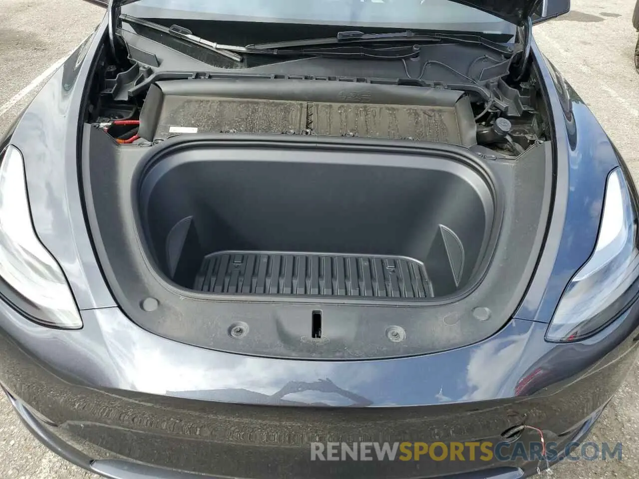 11 Photograph of a damaged car 7SAYGDEE4RA218435 TESLA MODEL Y 2024