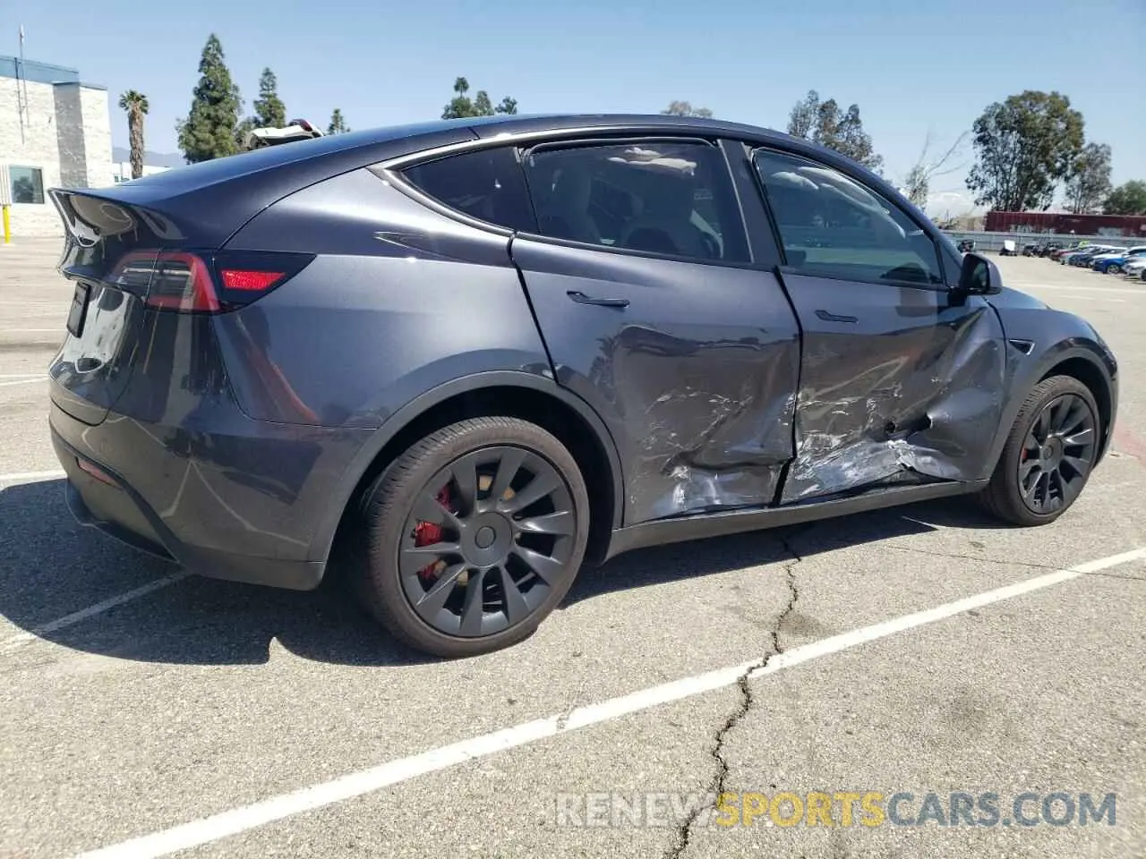 3 Photograph of a damaged car 7SAYGDEE4RA218435 TESLA MODEL Y 2024