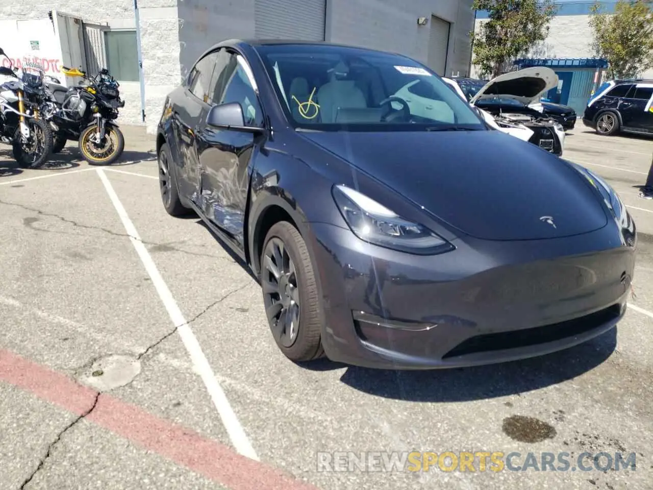 4 Photograph of a damaged car 7SAYGDEE4RA218435 TESLA MODEL Y 2024