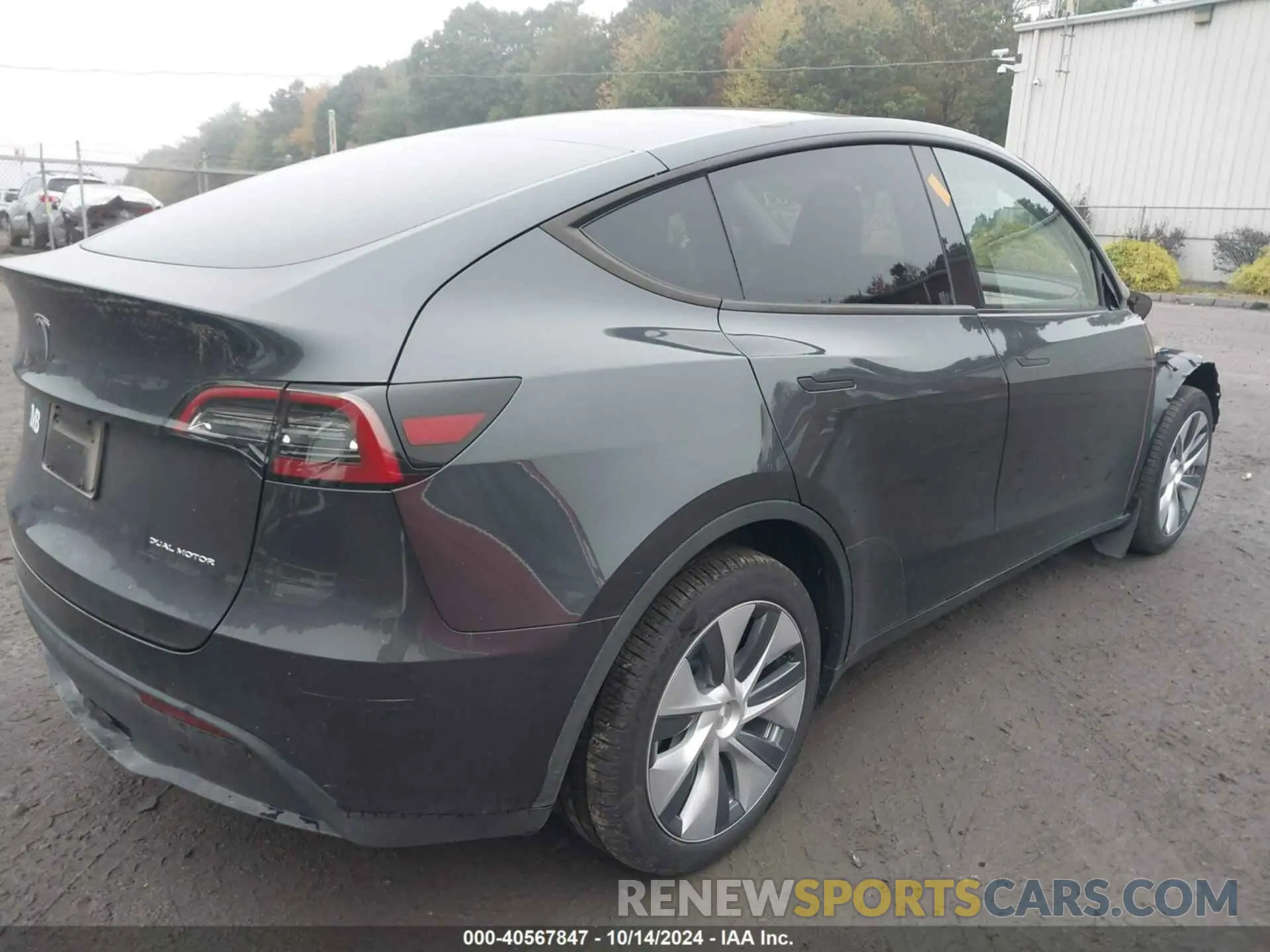 4 Photograph of a damaged car 7SAYGDEE4RA226437 TESLA MODEL Y 2024