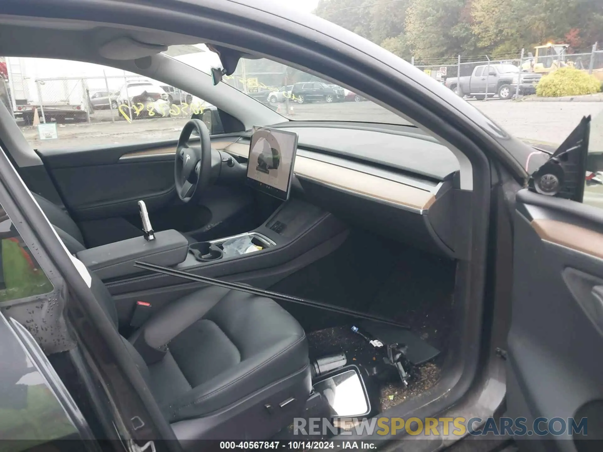 5 Photograph of a damaged car 7SAYGDEE4RA226437 TESLA MODEL Y 2024