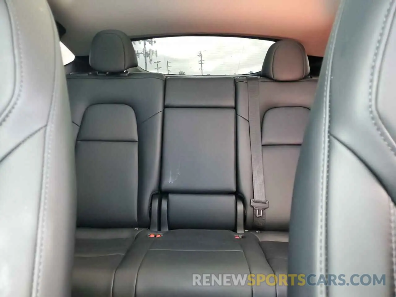 10 Photograph of a damaged car 7SAYGDEE4RA229466 TESLA MODEL Y 2024