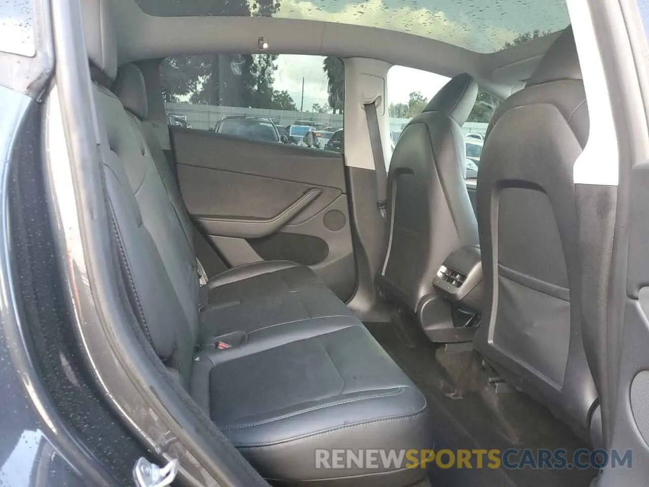 11 Photograph of a damaged car 7SAYGDEE4RA229466 TESLA MODEL Y 2024